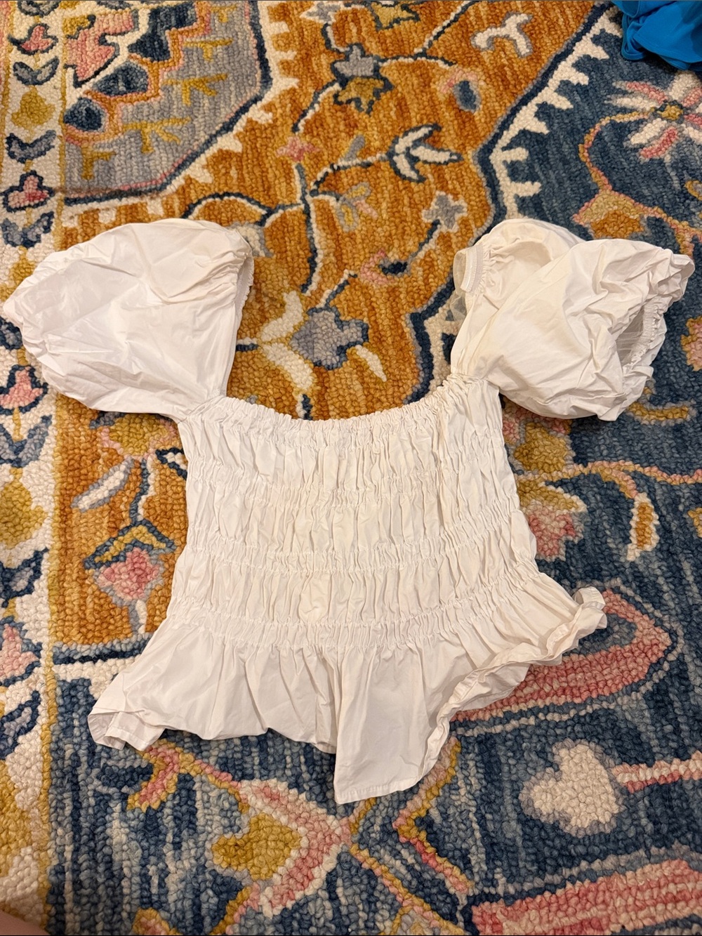 NWOT ASTR The label White Smocked Puff Sleeve Top SZ S